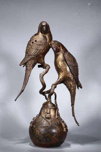 In the Qing Dynasty, bronze lacquer and gold parrot fragranc...