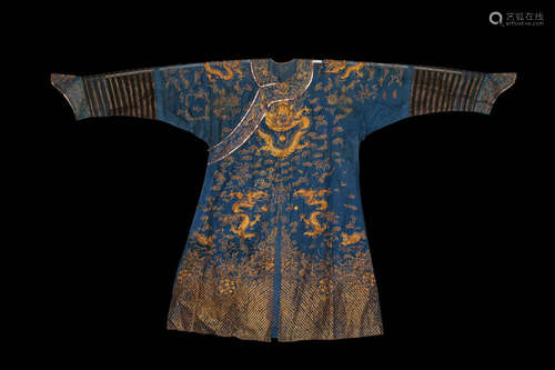 In the Qing Dynasty, the blue ground gauze plate gold dragon...