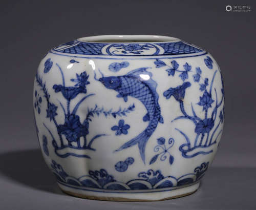 Qing Dynasty, small pot with blue and white fish and algae p...