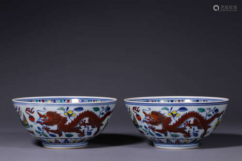 In the Qing Dynasty, a pair of colorful bowls with dragon an...