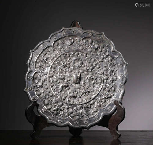 Before or during the Ming Dynasty, bronze mirrors with sea a...