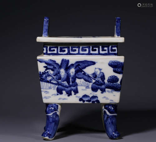 In the Qing Dynasty, blue and white baby scenes were painted...