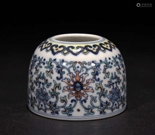 In the Qing Dynasty, a water bowl with colorful tangled bran...