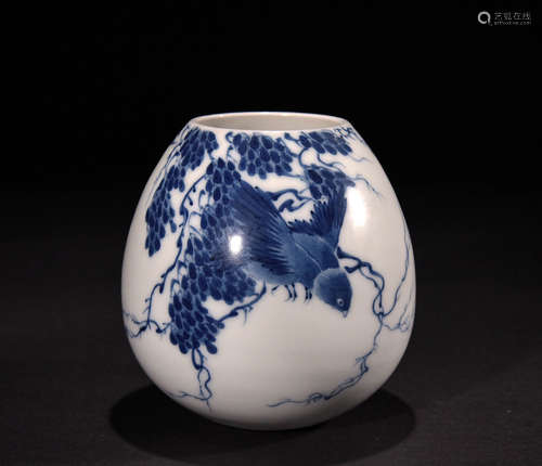 In the Qing Dynasty, blue-and-white grape chicken heart pot ...