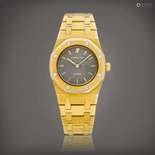 Audemars PiguetRoyal Oak, Reference 8638BA | A yellow gold b...