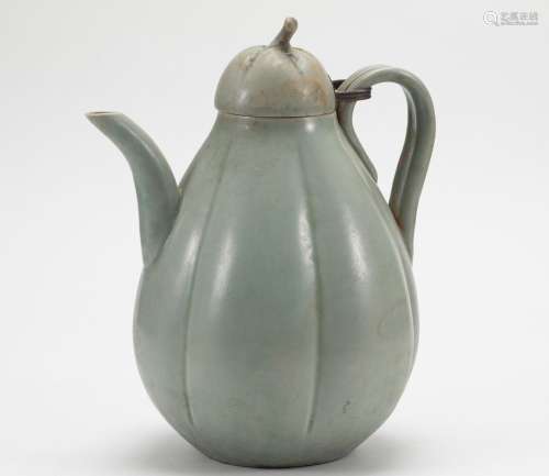 Celadon holding kettle