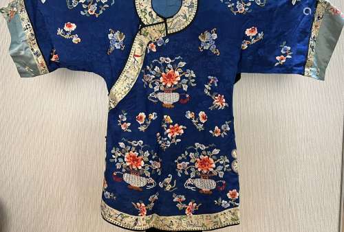 Very beautiful Chinese hand embroidered clothes