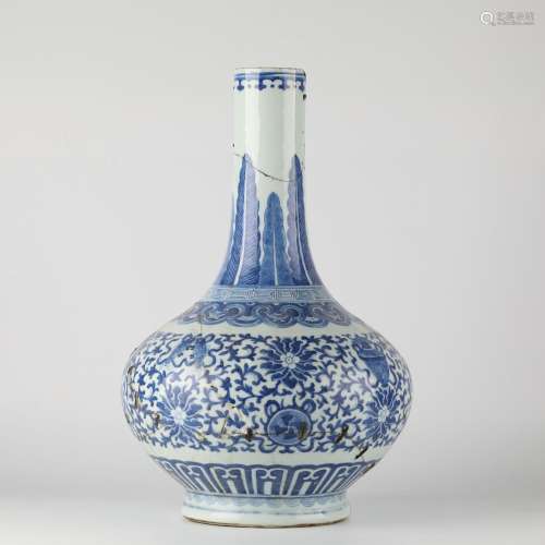 Chinese blue and white glazed porcelain vase, 19th century