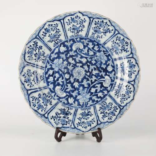 Chinese blue and white glazed porcelain plate, 17th century