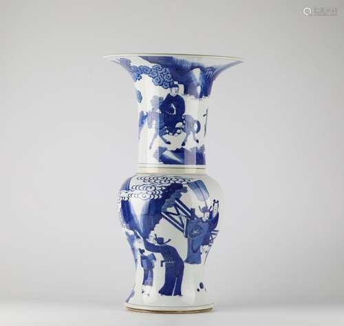 Chinese blue and white glazed porcelain vase, 17th century