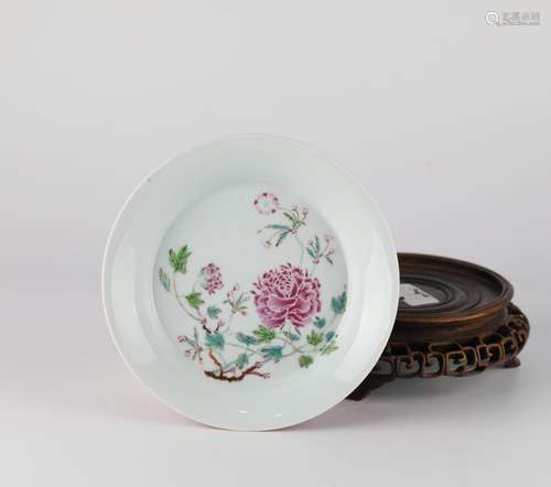 Chinese Carmine Glaze Flower Pattern Porcelain Plate, Yongzh...