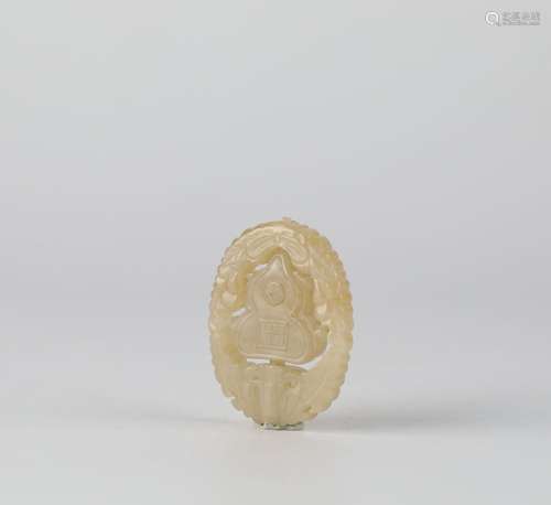 Chinese Hetian jade carving can rotate accessories, 18th cen...