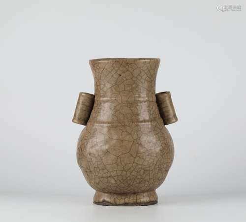 Ancient Chinese with natural cracks porcelain vases