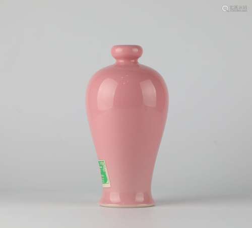 Chinese rouge water glaze porcelain vase, 17th century