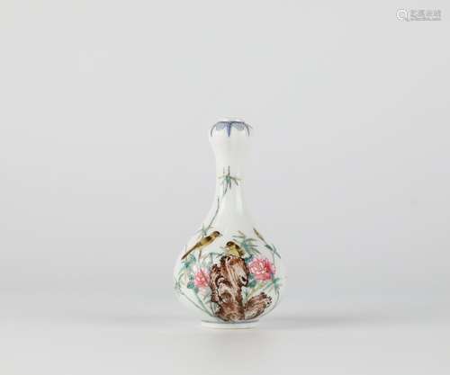 Chinese enamel flower and bird patterns Porcelain vase, 18th...