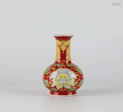 Chinese enamel colored porcelain vase, Kangxi