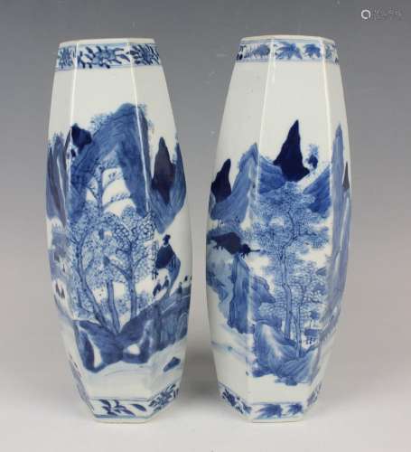 A pair of Chinese blue and white porcelain vases