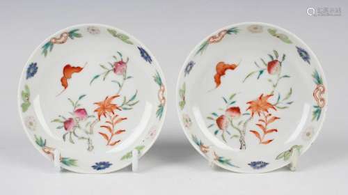 A pair of Chinese famille rose porcelain saucer dishes