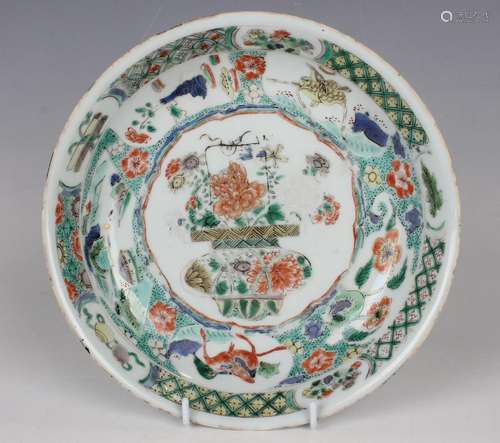 A Chinese famille verte export porcelain saucer dish