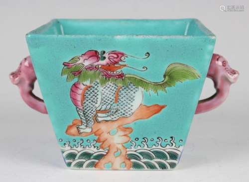 A Chinese famille rose enamelled turquoise ground porcelain ...