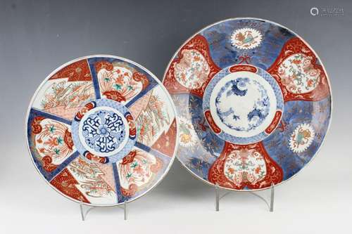 A Japanese Imari circular dish