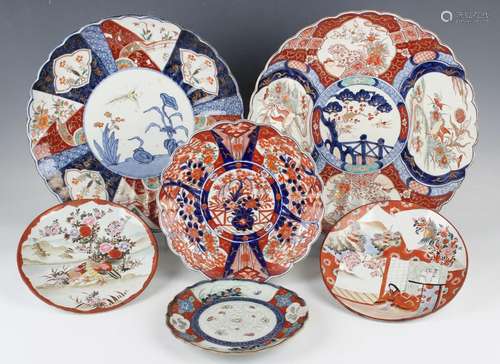 A Japanese Imari porcelain circular dish