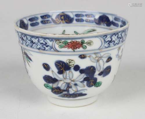 A Chinese underglaze blue and famille rose enamelled porcela...