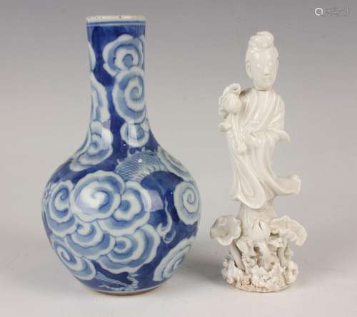 A Chinese blue and white porcelain bottle vase