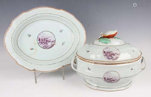 A Chinese export porcelain soup tureen