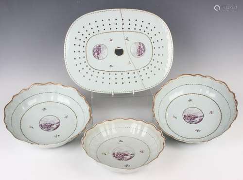 A Chinese export porcelain part dinner service