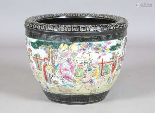 A Chinese porcelain jardinière