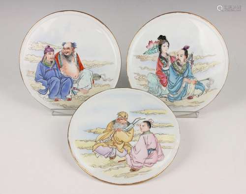 A set of three Chinese famille rose porcelain circular plaqu...