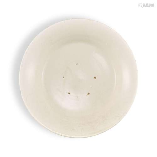 A white-glazed ogee dish, Northern Song dynasty | 北宋 白釉折...