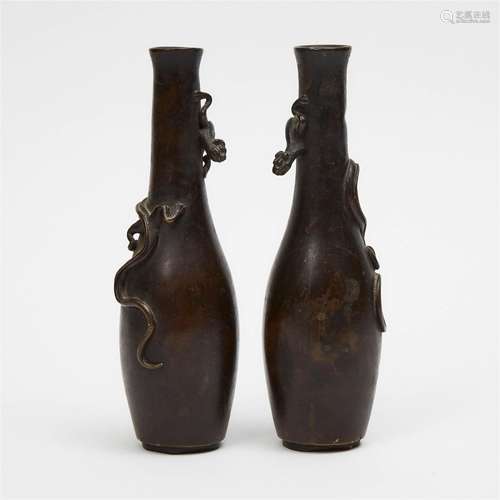 A Pair of Bronze 'Chilong' Vases, Ming/Qing Dynasty, 明/清 铜...