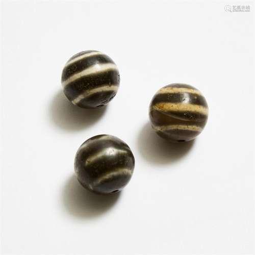 Three Western Asiatic Banded Agate Beads, 古西亚玛瑙线珠