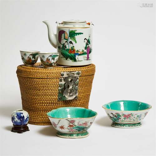 A Group of Four Chinese Porcelain Wares, 19th/20th Century,