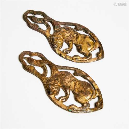 Two Han/Ordos Style Gilt Bronze 'Tiger' Plaques, 鄂尔多斯风格