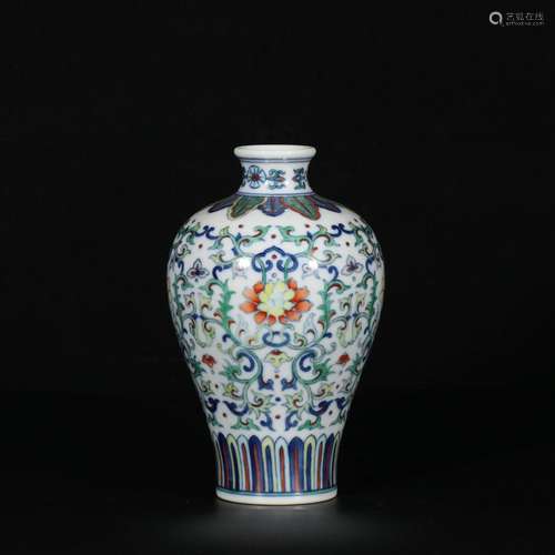 Plum Vase with Doucai Twining Lotus Flower Pattern