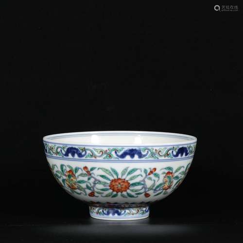 Doucai intertwined longevity peach flower pattern bowl