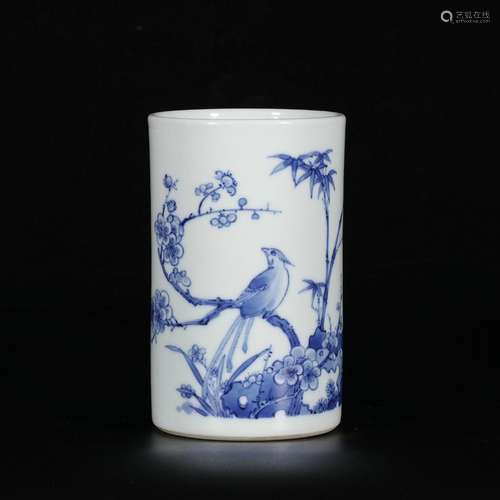 Blue and white flower and bird pattern pen holder