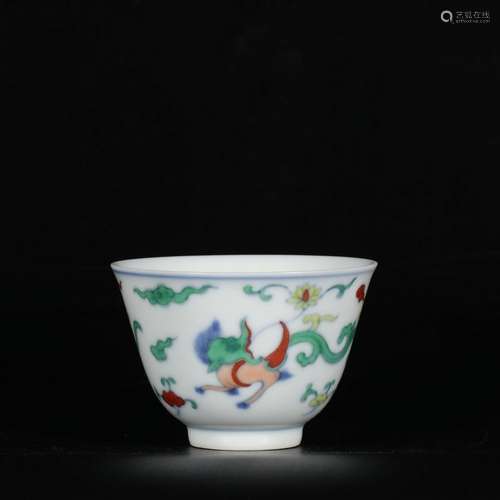 Doucai intertwined lotus cup with dragon pattern