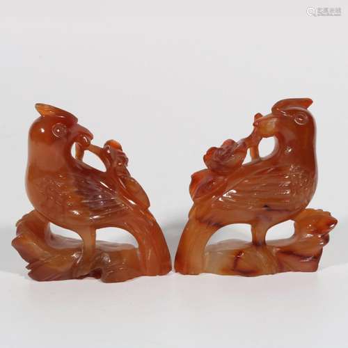 A pair of carved agate bird ornaments