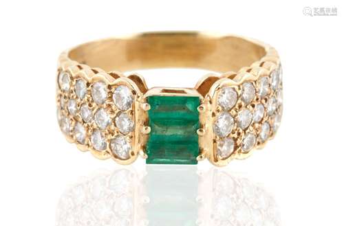 DIAMOND AND EMERALD GOLD RING