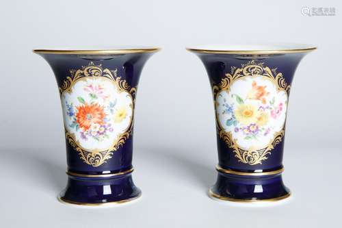 PAIR OF MEISSEN PORCELAIN CABINET VASES