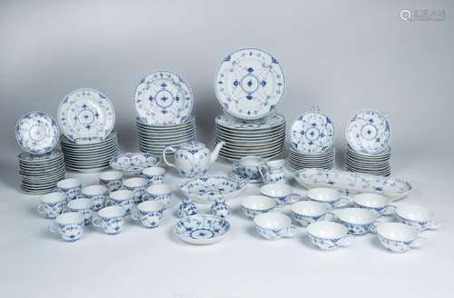 VINTAGE ROYAL COPENHAGEN 105-PIECE PORCELAIN SERVICE SET