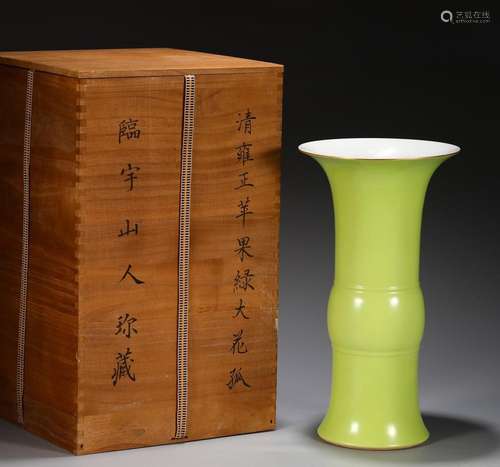 An Old Collection Qing Yongzheng Apple Green Blossom Solitar...