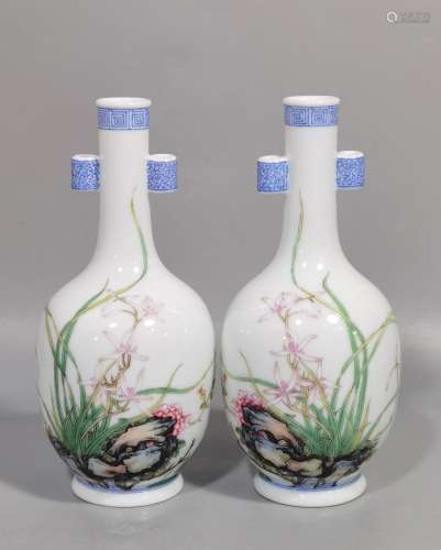 A pair of enamel colored narcissus ear vases