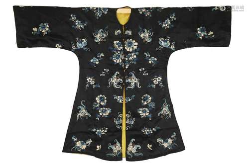 A QING EMBROIDERED LADY ROBE