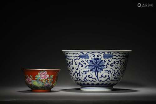 A PAIR OF QING BOWLS