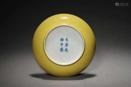 A SET OF QING PORCELAIN ITEMS